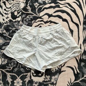 005 - LULULEMON ATHLETICA WHITE RUNNING ATHLETIC SHORTS